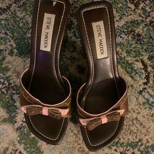 Retro size 6 1/2 Steve Madden pumps